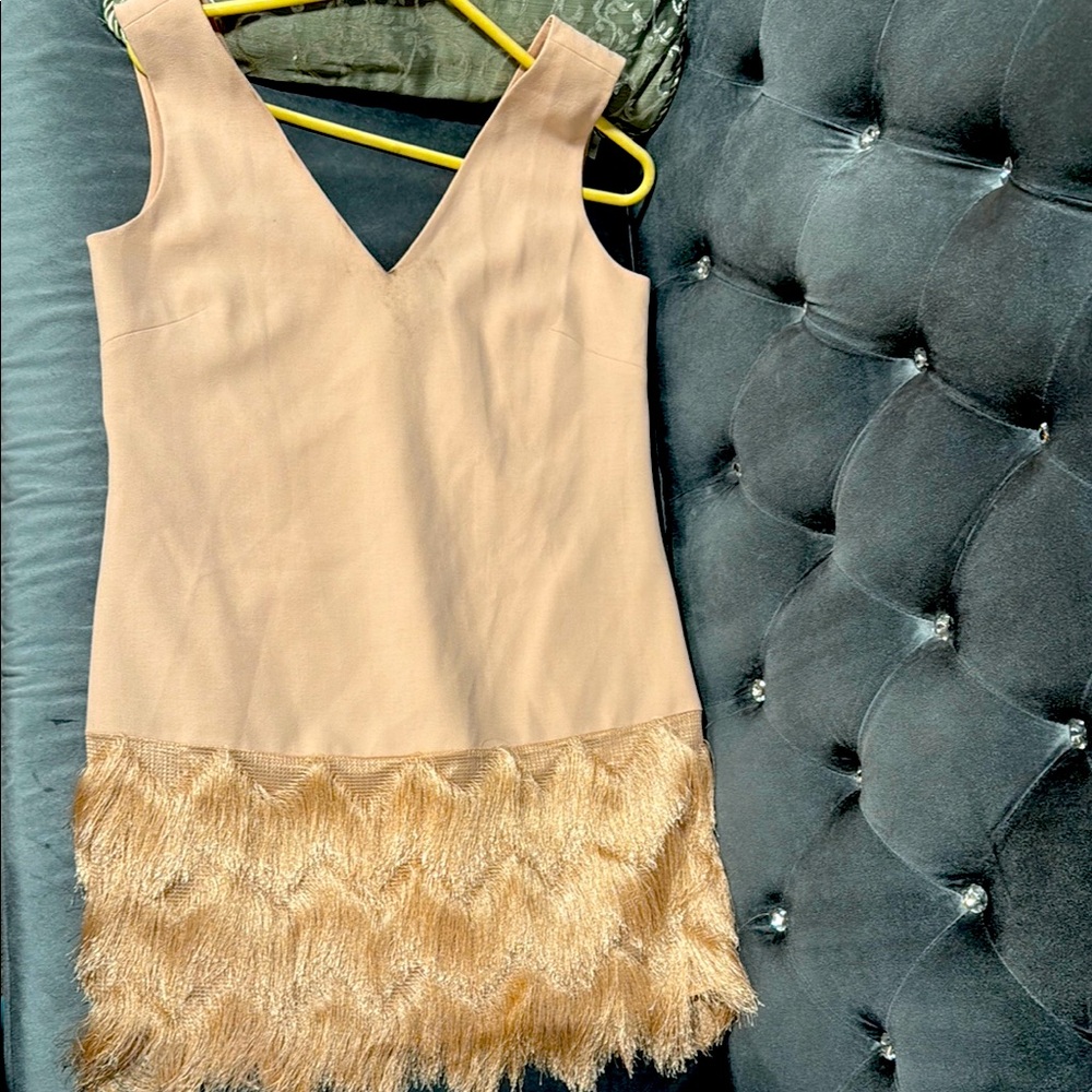 BCBGMaxAzria Cream Tiered Sheath Mini Dress V-Neck